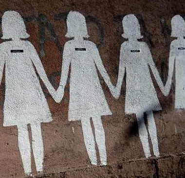 ترجمه علوم تربیتی و علوم سیاسی - فمنیست و انتقاد ها ودیدگاه های پس از غرب (پست وسترن )